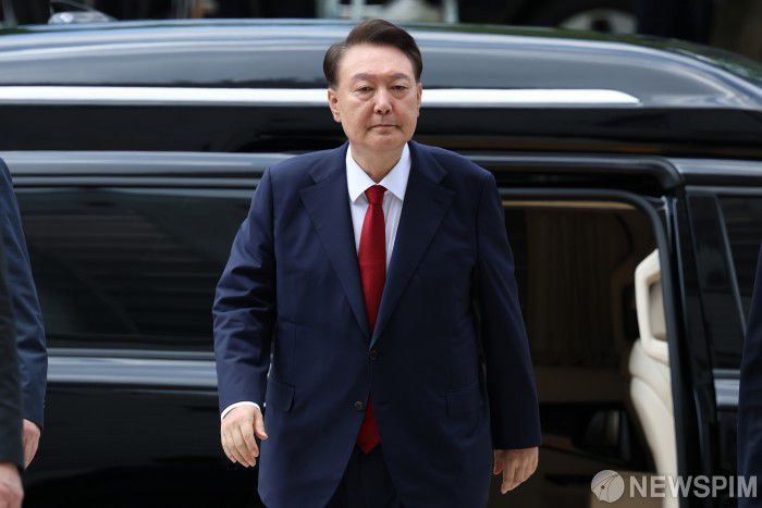 [서울=뉴스핌] 사진공동취재단 = 윤석열 전 대통령이 9일 오후 서울 서초구 서울중앙지방법원에서 열린 구속 전 피의자 심문(영장실질심사)에 출석하고 있다. 2025.07.09 photo@newspim.com