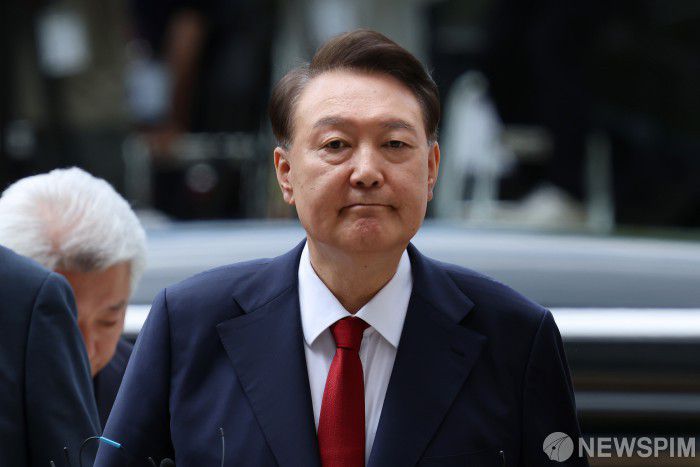 2주 간의 휴정기를 마친 뒤 이번 주 법원에서는 재구속 이후 재판에 출석하지 않고 있는 윤석열 전 대통령의 내란우두머리 혐의 공판이 재개한다. 사진은 윤 전 대통령이 지난달 9일 오후 서울 서초구 서울중앙지방법원에서 열린 구속 전 피의자 심문(영장실질심사)에 출석하는 모습. [사진=뉴스핌 DB]