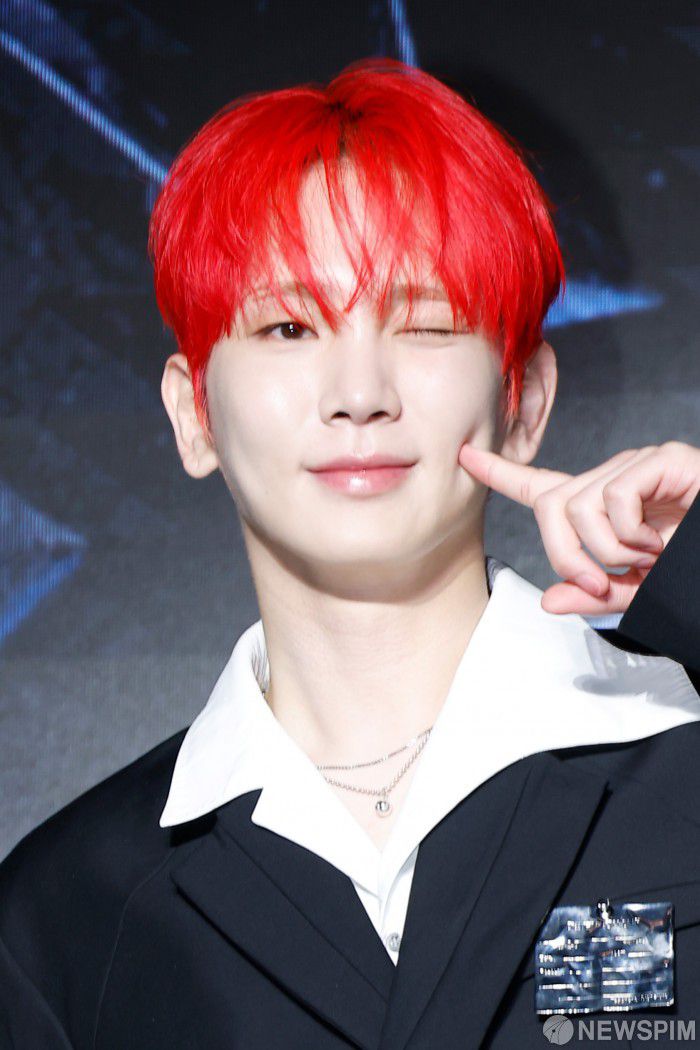 [서울=뉴스핌] 류기찬 인턴기자 = 샤이니 키가 11일 오후 서울 광진구 풀만 엠배서더 서울이스트폴에서 열린 정규 3집 '헌터'(HUNTER) 발매 기념 기자간담회에서 포즈를 취하고 있다. 2025.08.11 ryuchan0925@newspim.com