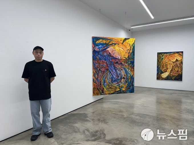 [서울=뉴스핌] 이지은 기자 = '흙으로부터' 전시에 참여한 박광수 작가. 2025.08.20 alice09@newspim.com