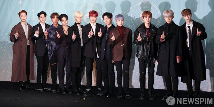 [서울=뉴스핌] 최상수 기자 = 그룹 워너원이 19일 오후 서울 여의도 콘래드호텔 파크볼룸에서 열린 첫 번째 정규 앨범 '1"=1(POWER OF DESTINY)' 발매 기념 기자간담회에서 포토타임을 가지고 있다. 2018.11.19 kilroy023@newspim.com