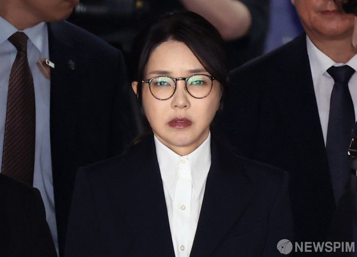 윤석열 전 대통령 부인 김건희 여사가 지난 12일 오후 서울 서초구 서울중앙지방법원에서 열린 구속 전 피의자 심문(영장실질심사)을 마치고 법원을 나서는 모습. [사진=뉴스핌 DB]