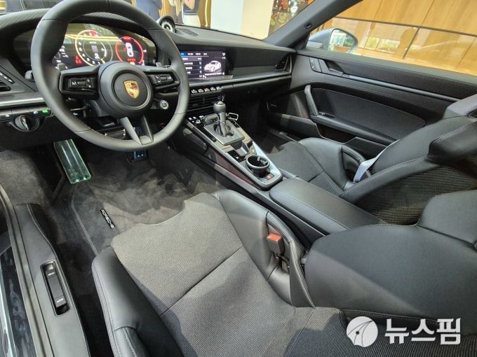 [서울=뉴스핌] 김승현 기자 = 포르쉐코리아가 공개한 '911 GT3 투어링 패키지' 2025.08.27 kimsh@newspim.com