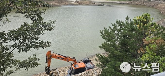 [강릉=뉴스핌] 이형섭 기자 = 오봉저수지 평탄화 작업. 2025.09.01 onemoregive@newspim.com