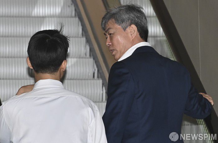 사진은 이 전 대표가 지난 7월 서울 종로구에 있는 특검팀 사무실에 출석하는 모습. [사진=양윤모 기자]