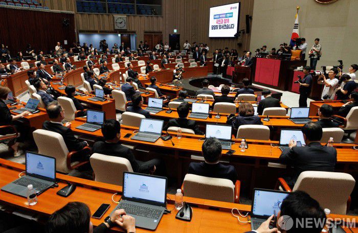 [서울=뉴스핌] 윤창빈 기자 = 송언석 국민의힘 원내대표가 1일 오후 서울 여의도 국회에서 열린 의원총회에서 모두발언을 하고 있다. 2025.09.01 pangbin@newspim.com