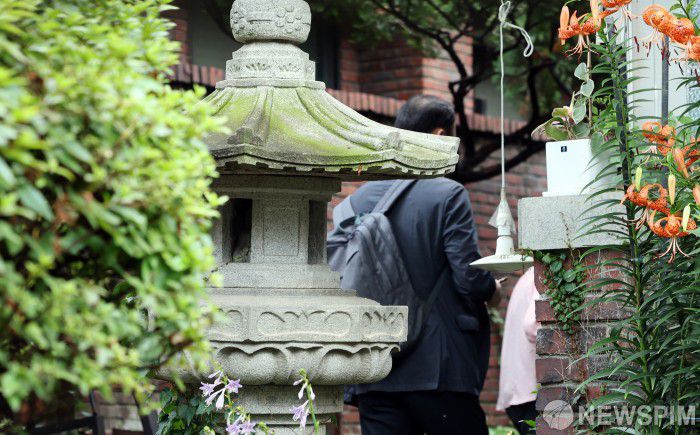 사진은 지난 7월 15일 오전 서울 강남구 건진법사 전성배 씨 법당에 압수수색을 위해 특검팀이 들어가는 모습. [사진=뉴스핌DB]