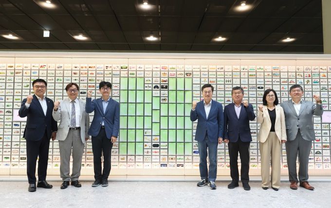 경기도는 3일 성남시 소재 네이버 1784 본사에서 경기도 기후위기대응위원회 제2차 전체회의를 열고 이같은 내용의 '기행기소 실천 파트너십'을 발표했다. [사진=경기도]