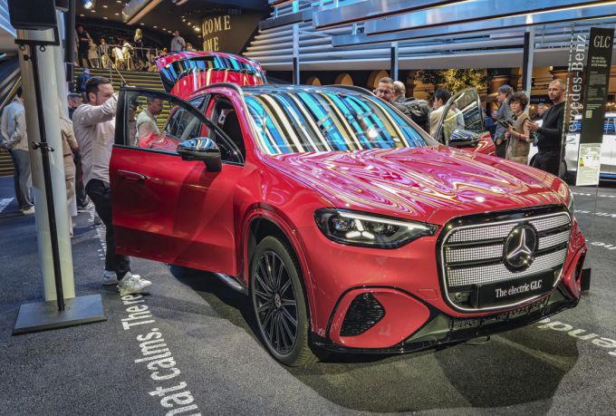 [뮌헨=뉴스핌] 김승현 기자 = 9월 7일(현지시간) 독일 뮌헨에서 열린 IAA 메르세데스-벤츠 프리 나이트 행사장에 전시된 GLC 위드 EQ 테크놀로지 [사진=한국자동차기자협회] 2025.09.08 kimsh@newspim.com