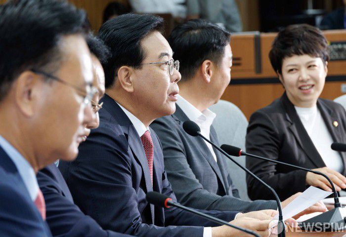 [서울=뉴스핌] 윤창빈 기자 = 송언석 국민의힘 원내대표가 9일 오전 서울 여의도 국회에서 열린 원내대책회의에서 모두발언을 하고 있다. 2025.09.09 pangbin@newspim.com