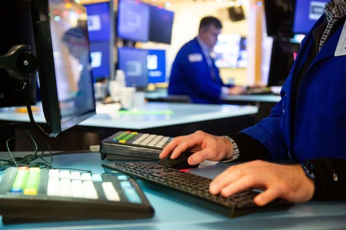 미국 뉴욕증권거래소 플로어에서 근무 중인 트레이더 [사진=블룸버그통신]