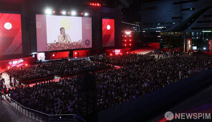 [부산=뉴스핌] 최지환 기자 = 17일 오후 부산 해운대구 영화의전당에서 제30회 부산국제영화제(BIFF) 개막식이 진행되고 있다. 2025.09.17 choipix16@newspim.com