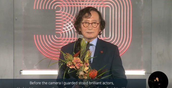 공로상을 수상한 영화감독 정지영. [사진=네이버TV]