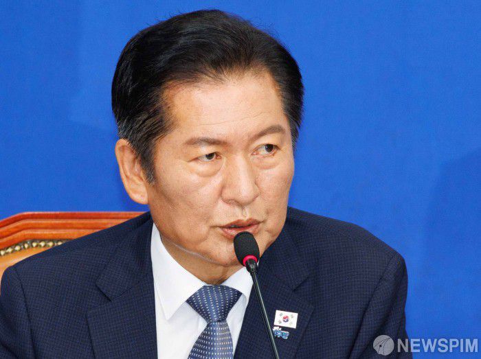 [서울=뉴스핌] 윤창빈 기자 = 정청래 더불어민주당 대표가 15일 오전 서울 여의도 국회에서 열린 최고위원회의에서 모두발언을 하고 있다. 2025.09.15 pangbin@newspim.com