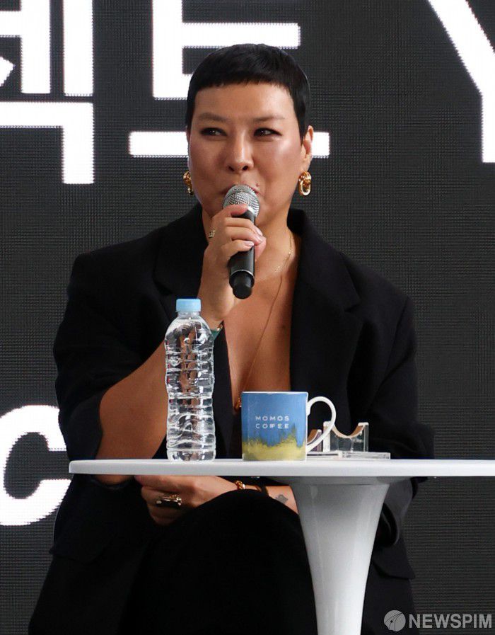[부산=뉴스핌] 최지환 기자 = 엉화 '프로젝트 Y'에 출연한 배우 정영주가 18일 부산 해운대구 영화의전당에서 열린 오픈토크 행사에서 발언하고 있다. 2025.09.18 choipix16@newspim.com