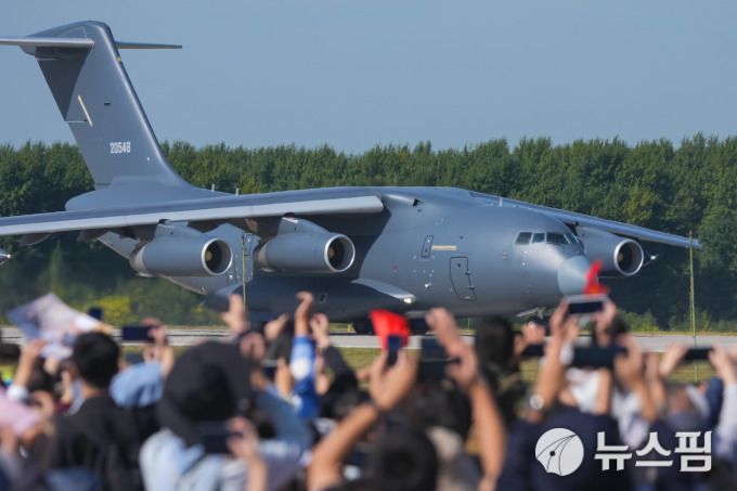 지난 19일 중국 지린(吉林)성 창춘(長春)시에서 개막한 창춘에어쇼에서 공중급유기인 YY-20이 전시됐다. YY-20은 중국의 전략수송기인 Y-20을 기반으로 제작됐으며, 폭격기에 공중급유를 제공한다. [신화사=뉴스핌 특약] 조용성 특파원 =  2025.09.22 ys1744@newspim.com