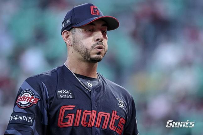 롯데의 외국인 투수 벨라스케즈가 5경기에 등판해 1승 4패를 기록하고 있다. [사진 = 롯데]