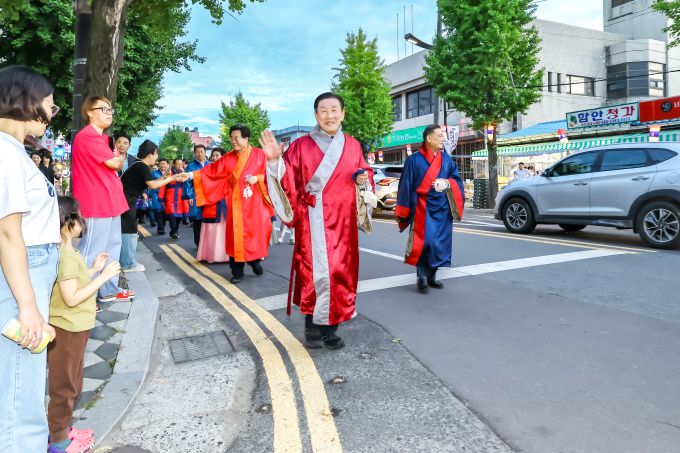 지난 26일부터 28일까지 사흘간 함안박물관과 말이산고분군 일원에서 열린 제37회 아라가야 문화제 [사진=함안군] 2025.09.29
