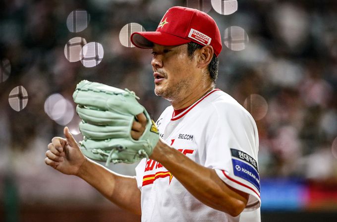 [서울=뉴스핌] SSG의 불펜 노경은이 지난 2일 문학 키움전에 8회에 등판해 1이닝 무실점을 기록했다. [사진 = SSG] 2025.09.02 wcn05002@newspim.com