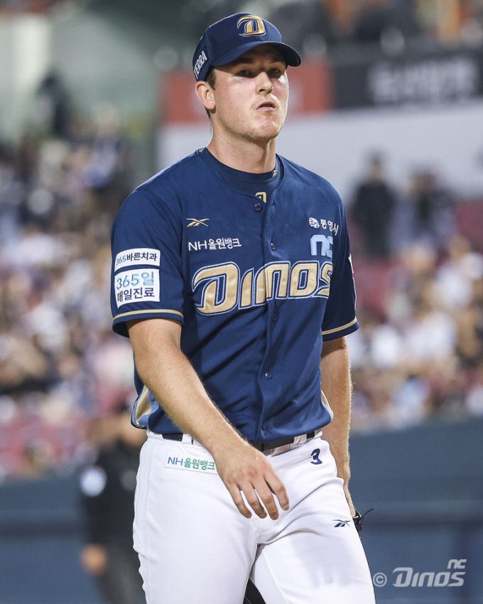 [서울=뉴스핌] NC의 외국인 선발 라일리가 지난 26일 두산과의 경기에서 5이닝 무실점을 기록한 뒤 마운드를 내려갔다. [사진 = NC] 2025.09.26 wcn05002@newspim.com