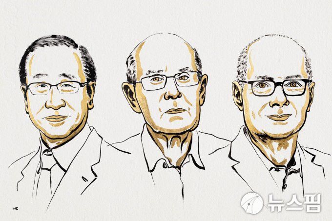 [노벨위원회 홈페이지=뉴스핌] 장일현 특파원 = 2025년도 노벨 화학상 수상자인 기타가와 수수무 일본 교토대 교수, 리처드 롭슨 호주 멜버른대 교수, 오마르 야기 미국 UC버클리대 교수(왼쪽부터). 2025.10.08. ihjang67@newspim.com