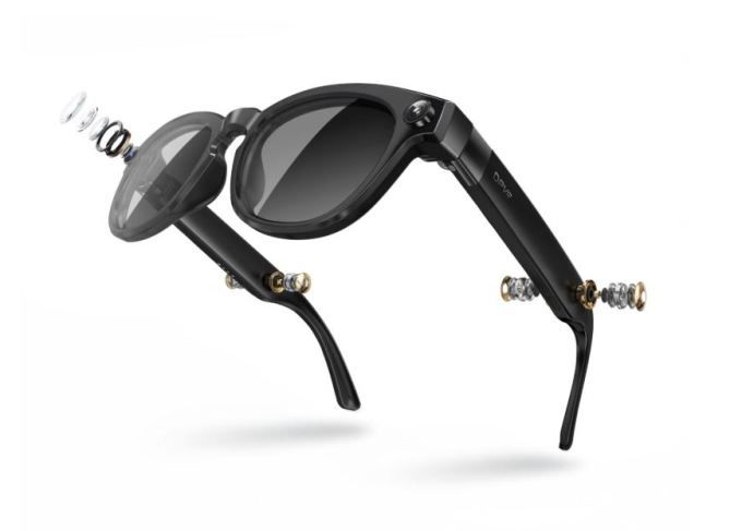 [사진 = 킹넷네트워크] 킹넷네트워크가 투자기업 러샹테크(樂相科技, 다펑VR<大朋VR∙DPVR>)를 통해 8월 28일 선보인 첫 번째 AI 글래스 제품인 DPVR AI Glasses﻿ G1 모델.