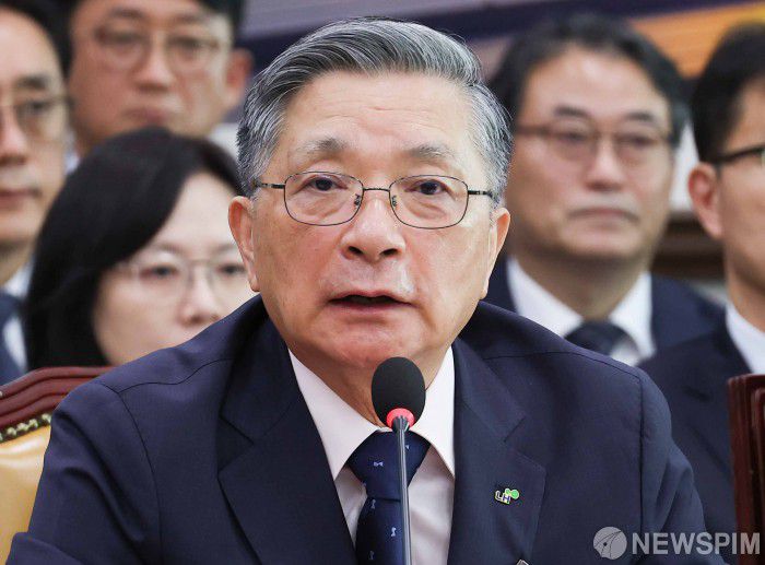 [서울=뉴스핌] 윤창빈 기자 = 이한준 한국토지주택공사 사장이 14일 오전 서울 여의도 국회에서 열린 국토교통위원회의 한국토지주택공사 등에 대한 국정감사에서 의원 질문에 답변하고 있다. 2025.10.14 pangbin@newspim.com