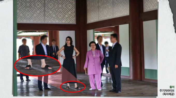 [서울=뉴스핌] 한태희 기자 = 유튜브 채널 '주기자 라이브'는 10월21일 방송에서 김건희 여사가 국보인 경복궁 경회루를 비공개 방문했을 당시 이배용 전 국가교육위원장이 동행한 사진을 공개했다. [사진=유튜브 채널 '주기자 라이브' 캡처] 2025.10.22 ace@newspim.com