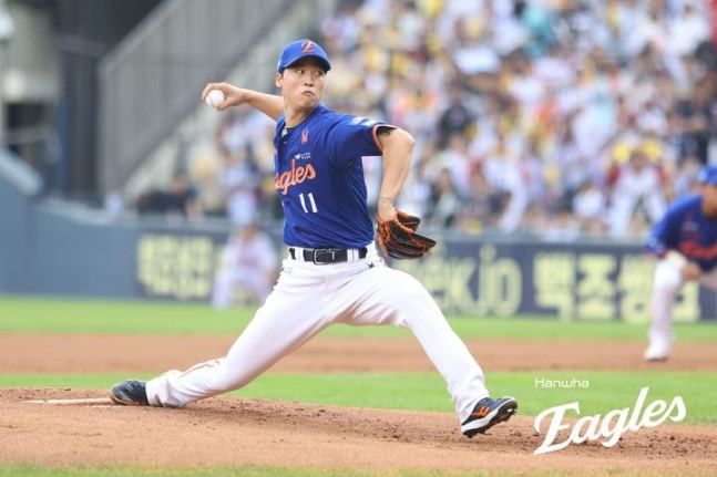 [서울=뉴스핌] 한화의 엄상백이 지난 8월 9일 잠실에서 열린 LG와의 경기에 선발 등판해 역투하고 있다. [사진 = 한화] 2025.08.09 wcn05002@newspim.com
