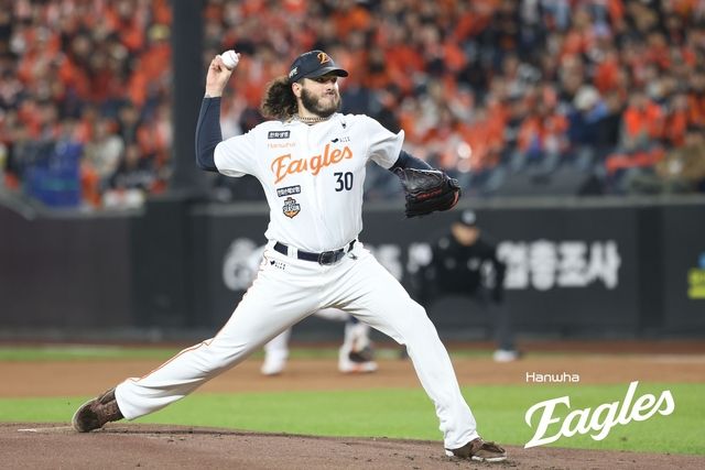 [서울=뉴스핌] 한화의 선발 폰세가 29일 대전에서 열린 LG와의 KS 3차전에서 6이닝 2실점을 기록했다. [사진 = 한화] 2025.10.29 wcn05002@newspim.com