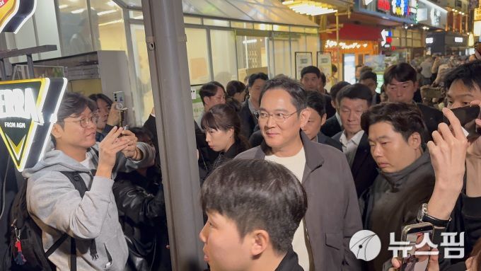 [서울=뉴스핌] 김정인 기자 = '치맥 회동'에 등장한 이재용 삼성전자 회장 2025.10.30 kji01@newspim.com