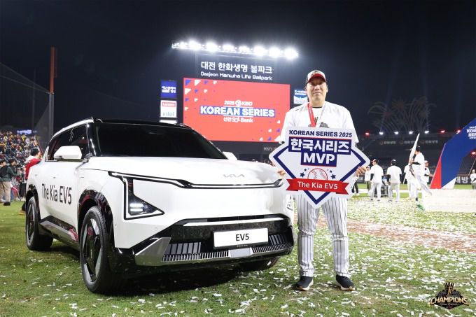 [서울=뉴스핌] 장환수 스포츠전문기자= 한국시리즈 MVP를 차지한 LG 베테랑 김현수. [사진=LG] 2025.11.01 zangpabo@newspim.com