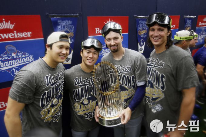 [토론토 로이터=뉴스핌] 장환수 스포츠전문기자= 월드시리즈에서 LA 다저스이 선발을 맡은 4인방. 이들은 최종 7차전에 모두 등판했다. 왼쪽부터 오타니 쇼헤이, 야마모토 요시노부, 블레이크 스넬, 타일러 글래스노우. 2025.11.03 zangpabo@newspim.com