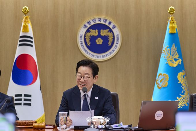 이재명 대통령이 4일 오후 용산 대통령실에서 48차 국무회의를 주재하고 있다. [사진=대통령실]