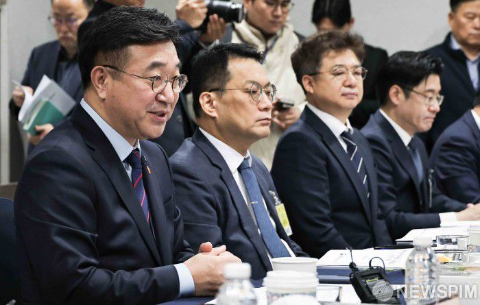 [서울=뉴스핌] 윤창빈 기자 = 윤호중 행정안전부 장관이 5일 오전 서울 여의도 국회에서 열린 더불어민주당 행안위원회 당정협의에서 모두발언을 하고 있다. 2025.11.05 pangbin@newspim.com