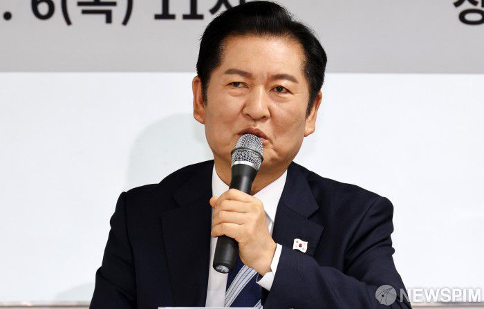 [서울=뉴스핌] 최지환 기자 = 정청래 더불어민주당 대표가 6일 오전 서울 중구 민주노총에서 열린 민주노총·민주당 정청래 대표 간담회에서 모두발언을 하고 있다. 2025.11.06 choipix16@newspim.com