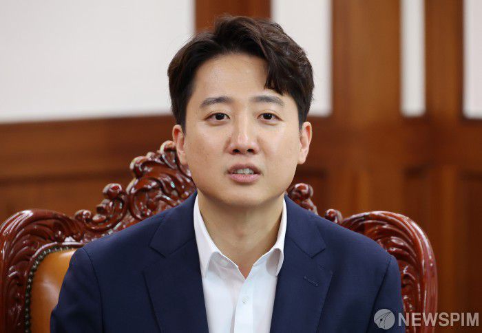 [서울=뉴스핌] 정일구 기자 = 이준석 개혁신당 대표가 19일 오후 서울 여의도 국회에서 우원식 국회의장을 예방해 발언하고 있다. 2025.08.19 mironj19@newspim.com