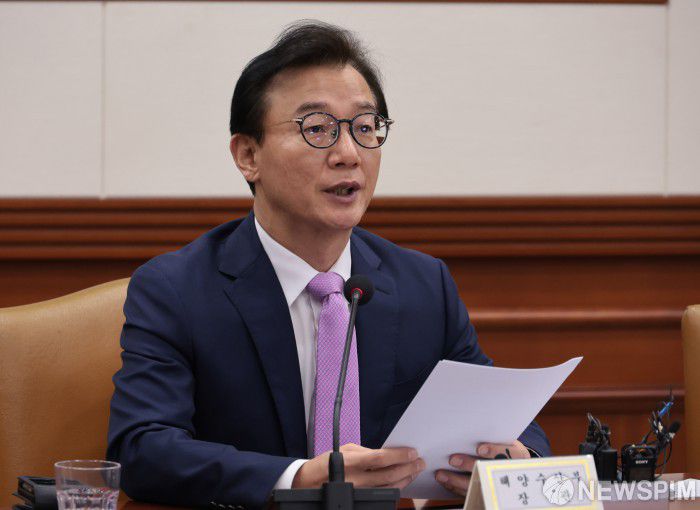 [서울=뉴스핌] 이길동 기자 = 전재수 해양수산부 장관이 4일 서울 종로구 정부서울청사에서 열린 경제관계장관회의 겸 물가관계장관회의 및 산업경쟁력강화 관계장관회의에서 발언하고 있다.  2025.11.04 photo@newspim.com