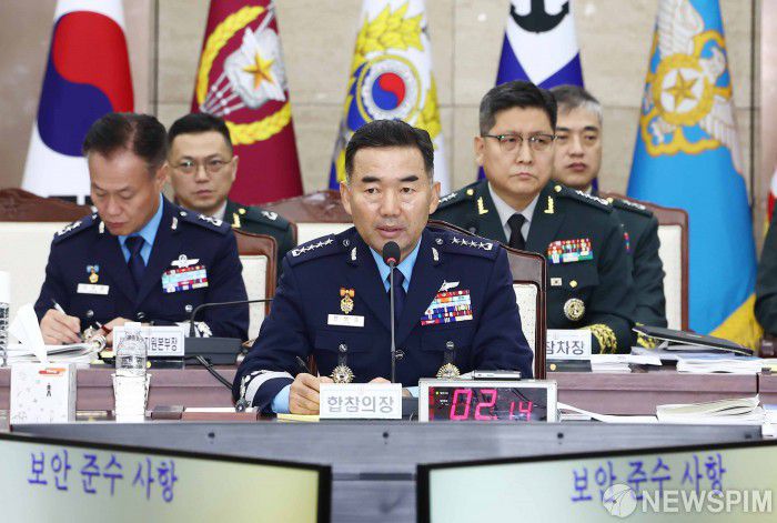 [서울=뉴스핌] 국회사진기자단 = 진영승 합동참모본부 의장이 14일 오전 서울 용산구 합동참모본부에서 열린 2025년 국정감사에서 의원 질의에 답변하고 있다. 2025.10.14 photo@newspim.com
