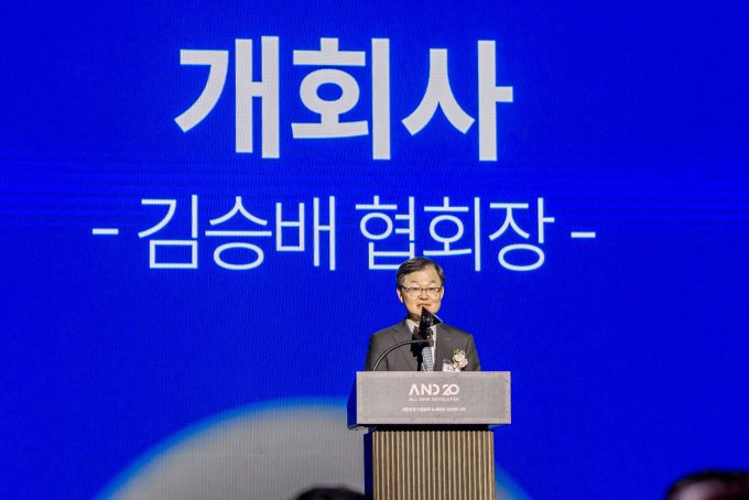 [서울=뉴스핌] 송현도 기자 = 20일 개회사를 하는 김승배 한국부동산개발협회 협회장 2025.11.20 dosong@newspim.com