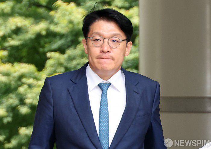 김상민 전 부장검사가 김건희 여사 측에 건넨 이우환 화백의 그림품 구매 중개업자가 김 전 검사로부터 "김 여사가 그림을 받고 엄청 좋아했다"는 말을 들었다고 27일 증언했다. 사진은 김 전 검사가 지난 9월 17일 오후 서울 서초구 서울중앙지방법원에서 열린 구속 전 피의자 심문(영장실질심사)에 출석하는 모습. [사진=뉴스핌 DB]