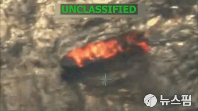 2025년 9월 15일 공개된 영상을 캡처한 장면. 도널드 트럼프 미국 대통령은  미국으로 향하던 베네수엘라 마약 카르텔 선박에 미군이 군사공격을 가했다고 밝혔다. [사진=로이터 뉴스핌]