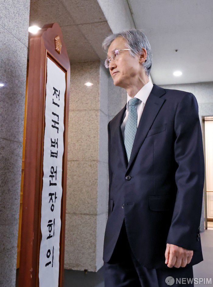 [서울=뉴스핌] 최지환 기자 = 조희대 대법원장이 5일 오후 서울 서초구 대법원에서 열린 전국법원장회의에 참석하고 있다. 2025.12.05 choipix16@newspim.com