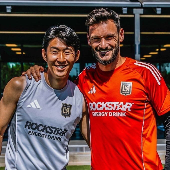 [서울=뉴스핌] 손흥민(왼쪽)과 요리스가 LAFC 훈련 도중 기념 사진을 찍었다. [사진 = LAFC SNS] 2025.12.05 wcn05002@newspim.com