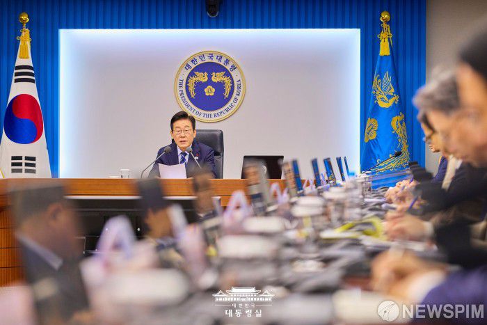 [서울=뉴스핌] 이재명 대통령이 5일 서울 용산구 대통령실에서 열린 제17차 수석·보좌관 회의에서 모두발언을 하고 있다. [사진=대통령실] 2025.12.04 photo@newspim.com
