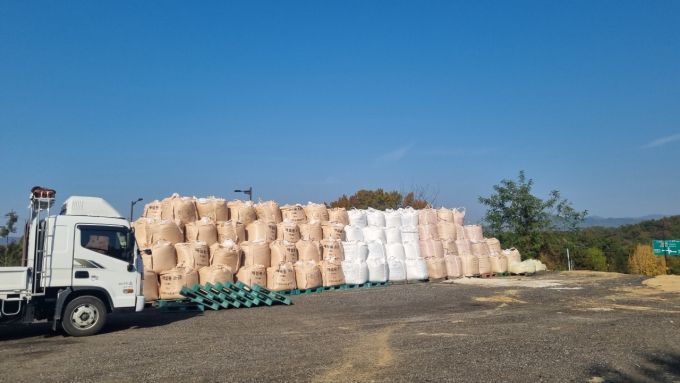 금산군에서 비축 중인 제설용 염화칼륨. [사진=금산군]  2025.12.05 gyun507@newspim.com