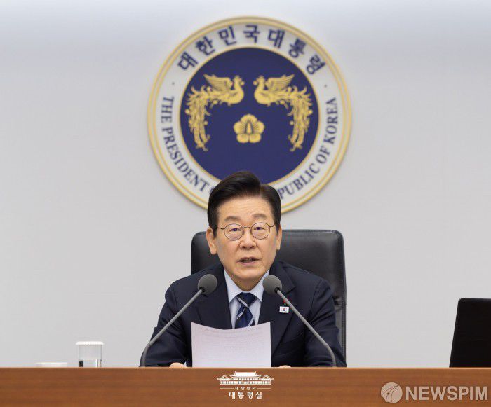 [서울=뉴스핌] 이재명 대통령이 5일 서울 용산구 대통령실에서 열린 제17차 수석·보좌관 회의에서 모두발언을 하고 있다. [사진=대통령실] 2025.12.04 photo@newspim.com