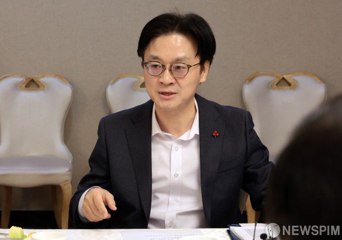 [서울=뉴스핌] 이길동 기자 = 김정관 산업통상부 장관이 5일 서울 종로구 정부서울청사에서 열린 제1차 자원안보협의회 회의를 주재하며 모두 발언을 하고  있다. 2025.12.05 gdlee@newspim.com