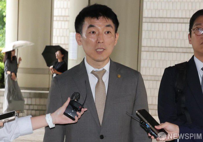 김용현 전 국방부 장관 측 변호인단이 증인신문 과정에 변호사 동석을 불허한 법원 처분에 반발해 헌법소원을 제기했으나 각하됐다. 사진은 김 전 장관 측 이하상 변호사. [사진=뉴스핌 DB]