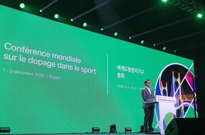 [서울=뉴스핌] 최휘영 문화체육관광부 장관이 2일 부산 해운대구 벡스코에서 열린 세계도핑방지기구(WADA) 총회 개회식에 참석해 축사를 하고 있다. [사진 = 문화체육관광부] 2025.12.02 wcn05002@newspim.com